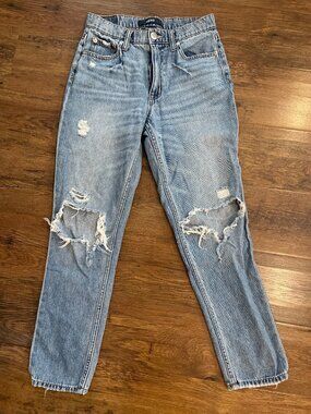 Aero Mom Jean Distressed sz 2